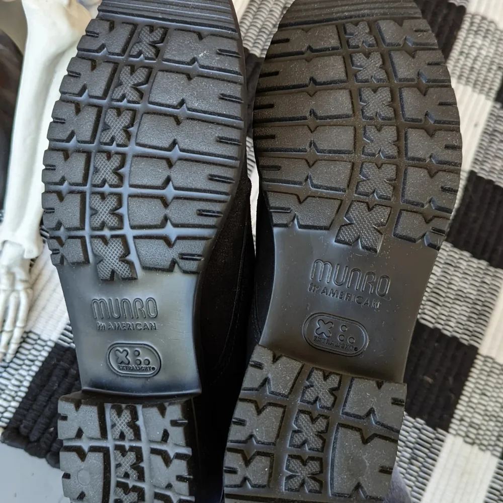 Munro Patent/Suede Shoes - Picture 6 of 7